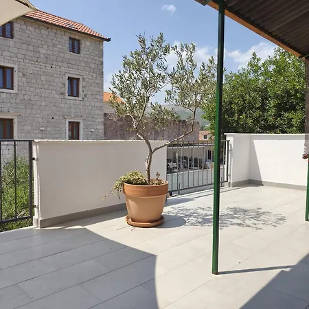 Proto-free Parking Maison d'hôtes Trogir