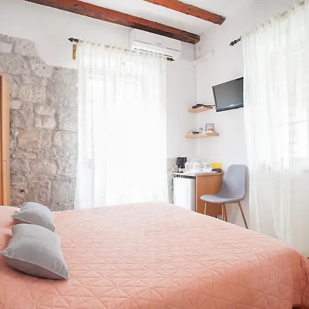 Proto-free Parking 3* Trogir