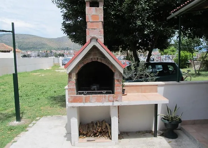 Proto-free Parking Pensionat Trogir