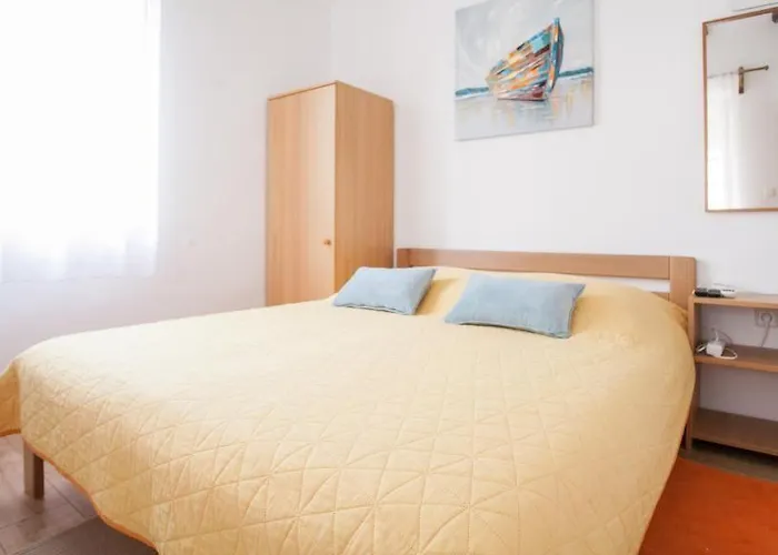 Proto-free Parking Pensionat Trogir