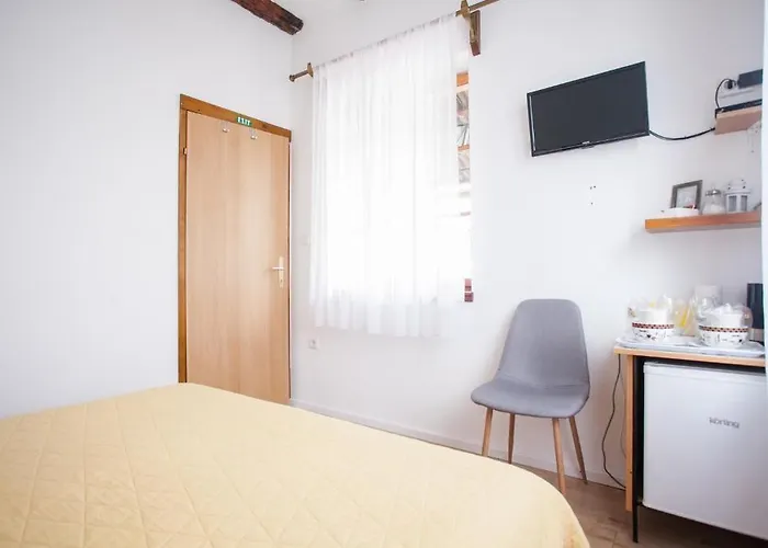 Casa de hóspedes Proto-free Parking Trogir