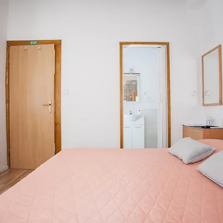 Proto-free Parking Gasthof Trogir