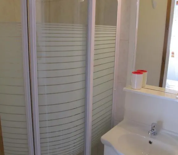 Proto-free Parking 招待所 3*