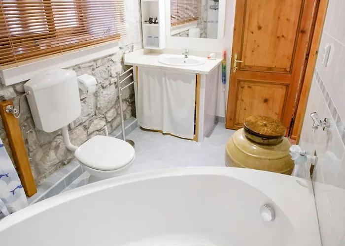 Konukevi Proto-free Parking 3*